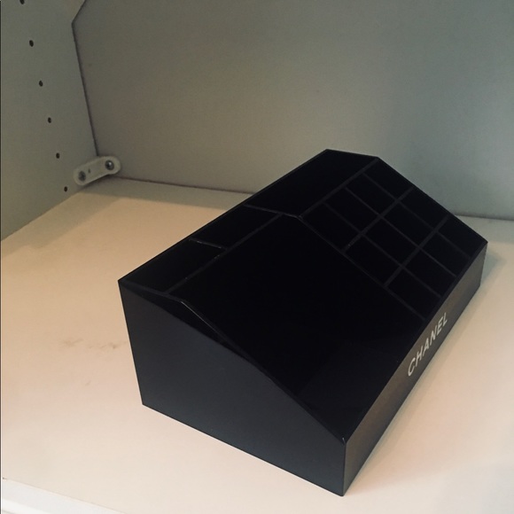 Authentic Chanel cosmetics holder - Picture 6 of 8